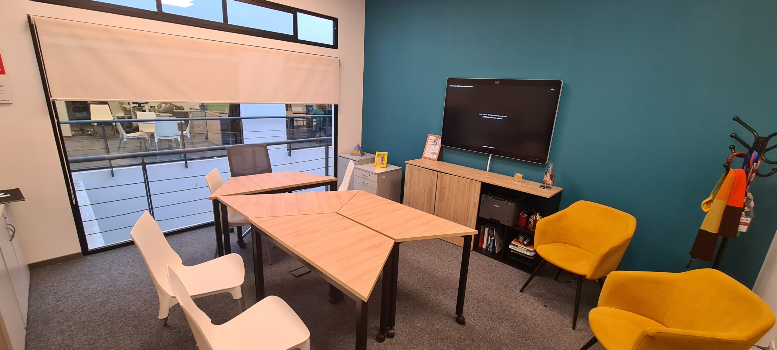 Mesa Trapezoidal con base metálica